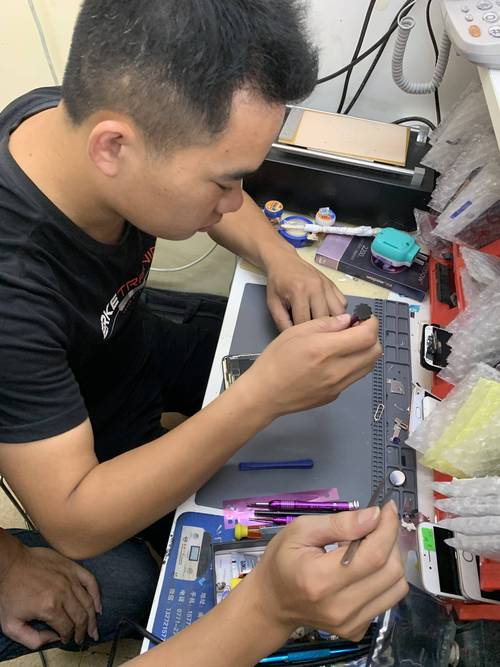 介绍神奇手机维修技能：手机维修师也能修空调 家庭维修