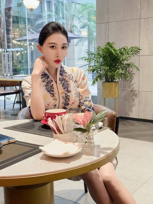 御姐空调维修工：技术与魅力的完美融合 家庭维修