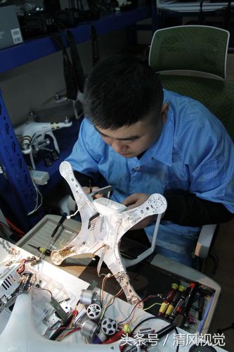 曹老师巧手修空调，技术高超受赞誉 家庭维修