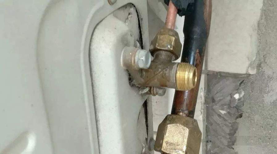 空调漏氟：介绍漏氟现象，讨论维修步骤 家庭维修