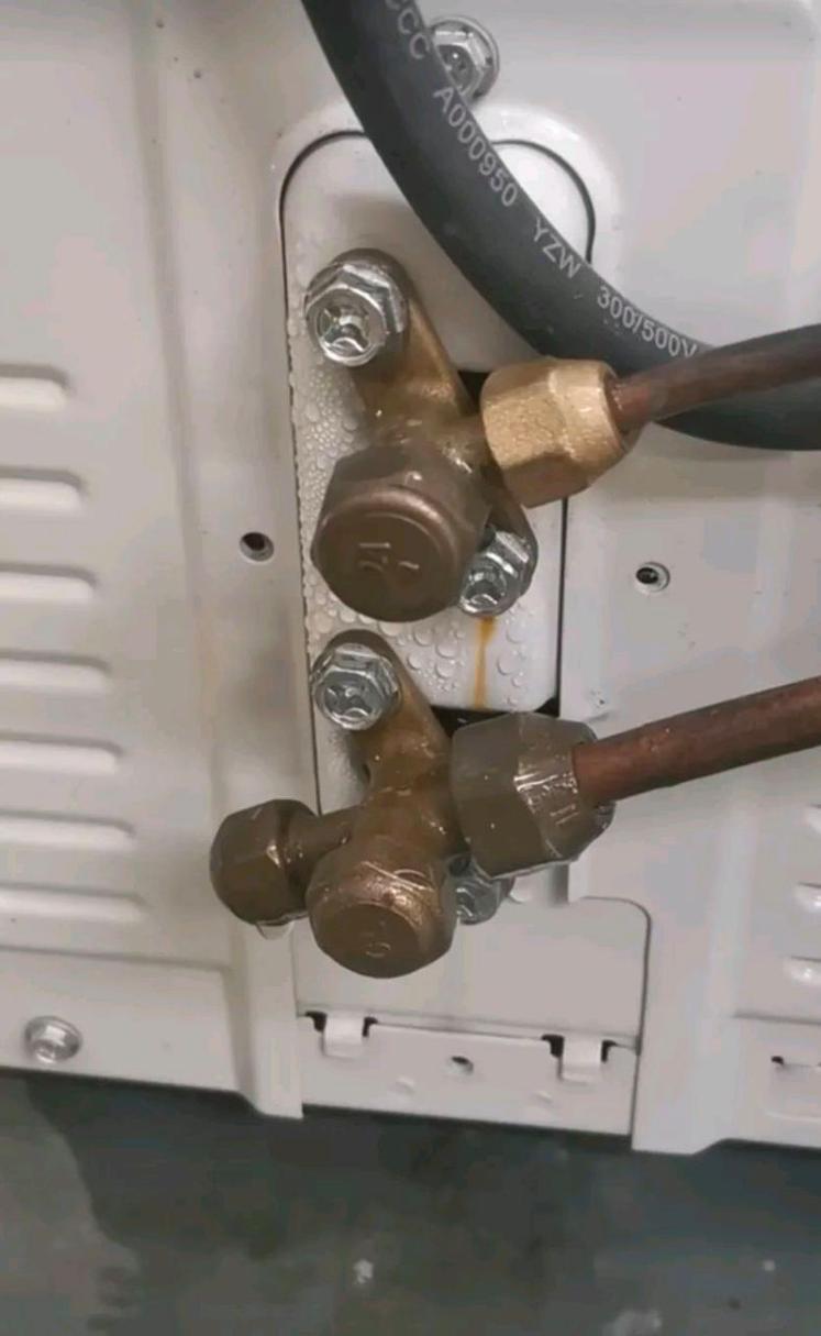 空调漏水维修：介绍费用高昂的背后原因 家庭维修