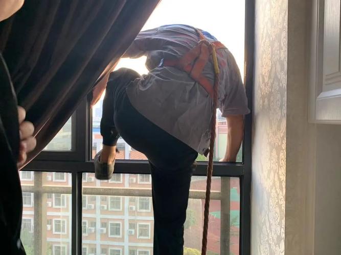 空调维修师：隐于都市的“清凉使者” 家庭维修