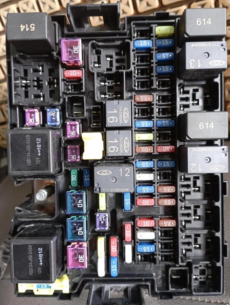 以下是一篇关于瑞虎八空调维修的文章： 家庭维修