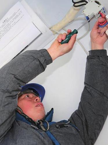 白玉县：空调维修的绿色革命 家庭维修