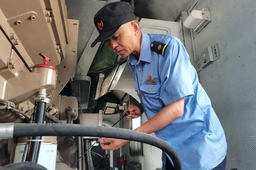 空调维修专家张庆华：科技守护下的清凉使者 家庭维修