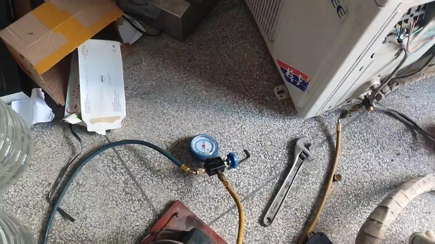 维修空调男：夏日里的一抹清凉 家庭维修